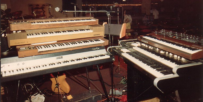 techprodbangers's tweet photo. If anyone has or can produce lossless recordings of demo songs on keyboards, I'd appreciate if you could send download links! These would come in handy for weekly non-ringtones, as sadly there's a shortage of HQ recordings of these gems. https://t.co/hTrjTAOwnX