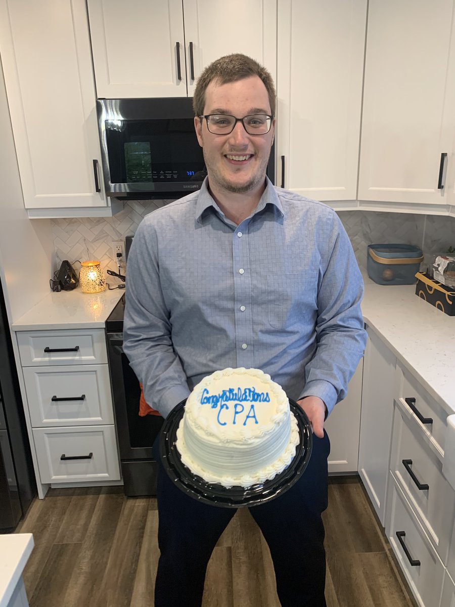 nicole_sibley's tweet photo. Time to celebrate with cake #CPANSGrad https://t.co/oITkIBcSL8