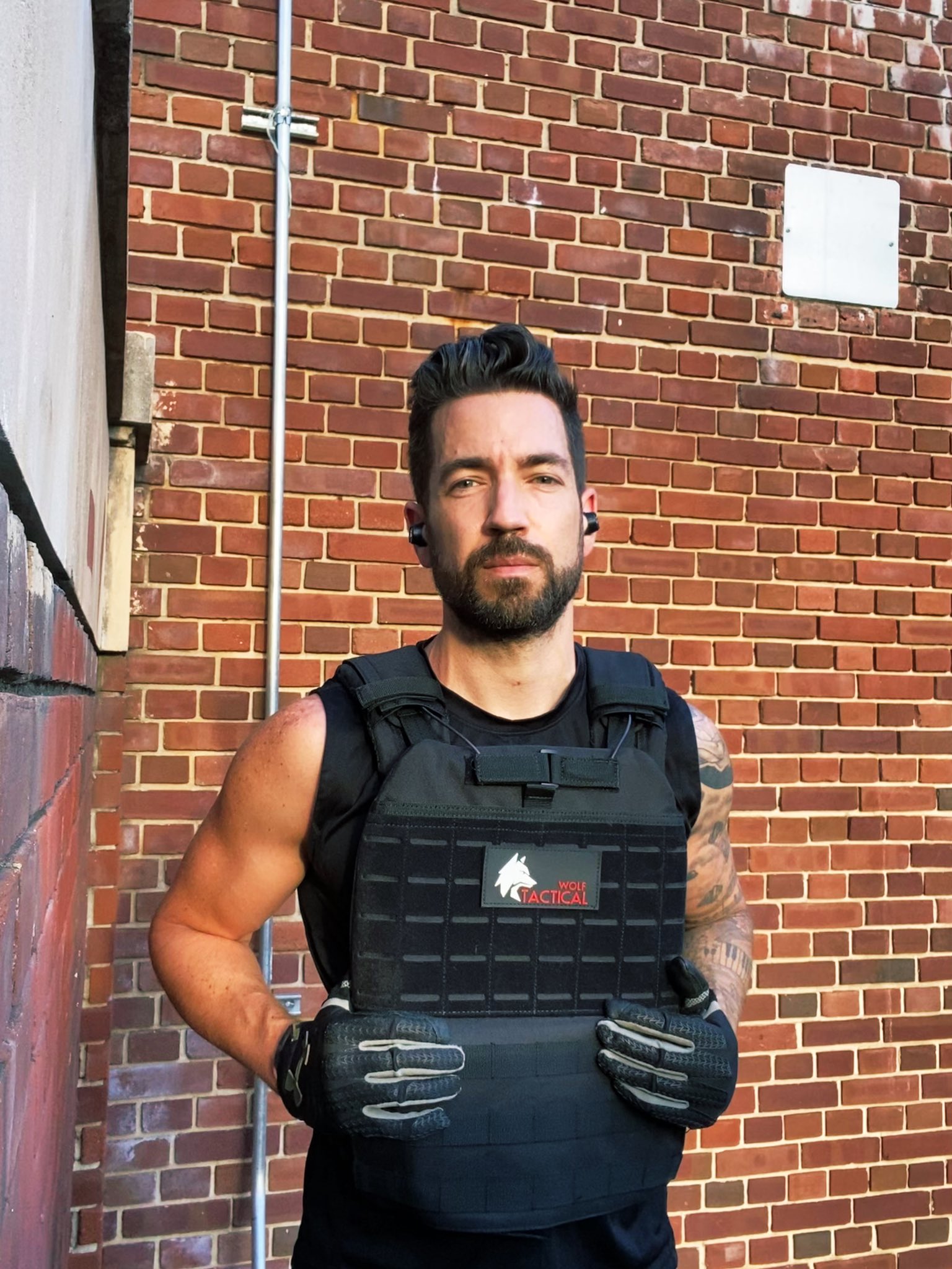 Brutal Mechanics En effektiv Charles Thorp on Twitter: "Running the @MurphChallenge all weekend, new  gear in from #WolfTactical. First one down. 1 mile run; 100 pull-ups; 200  push-ups; 300 squats; 1 mile run (with 20 lb