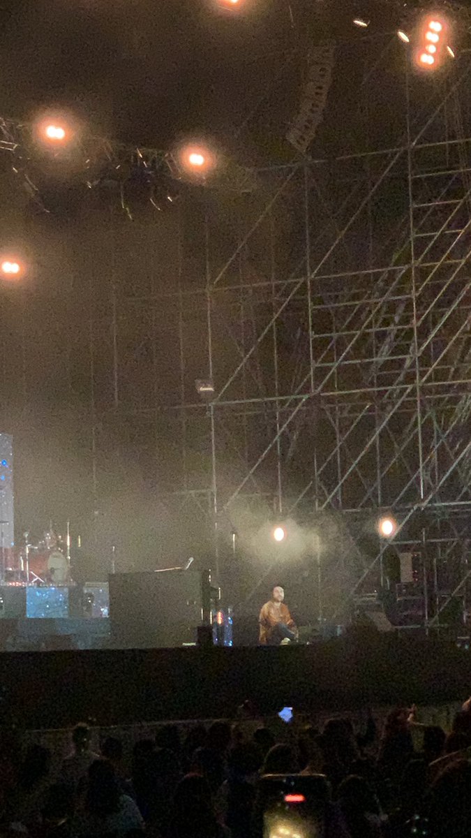laiasanmiquel's tweet photo. Que la vida son dos días y uno lo has pasado ya! I de quina millor manera que amb un concert brillant de #NilMoliner. Espectacle, ritme i un equip de bandera. Gràcies @NilMoliner per haver-nos fet vibrar de nou amb la teva música en directe!

Gràcies tamb�� a tu @CarlesMp per tot! https://t.co/X3rdRwskko
