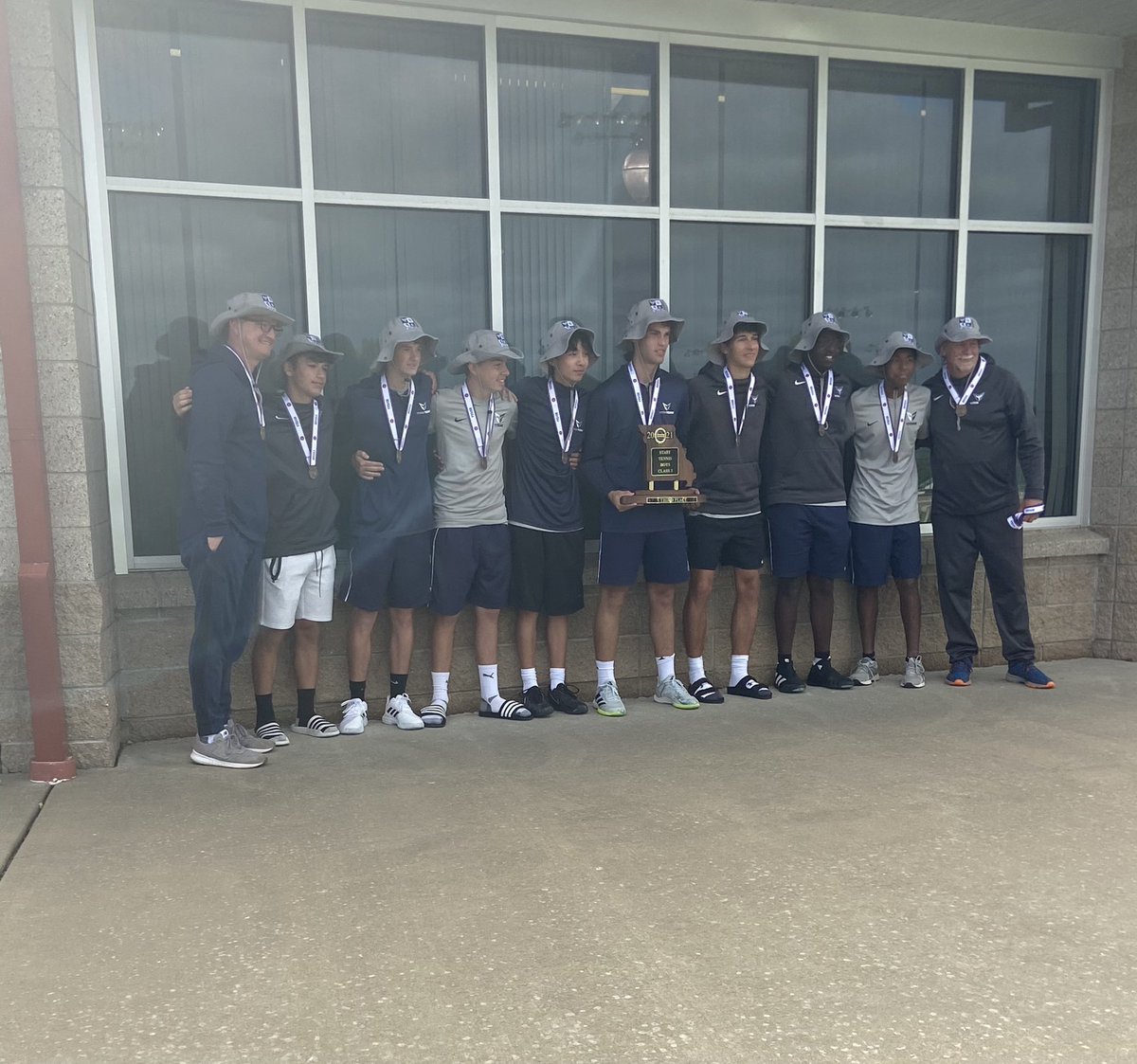 LSWTennis's tweet photo. ICE ON OUR NECK! 🥉🥉🥉 https://t.co/yPsQCogHeE