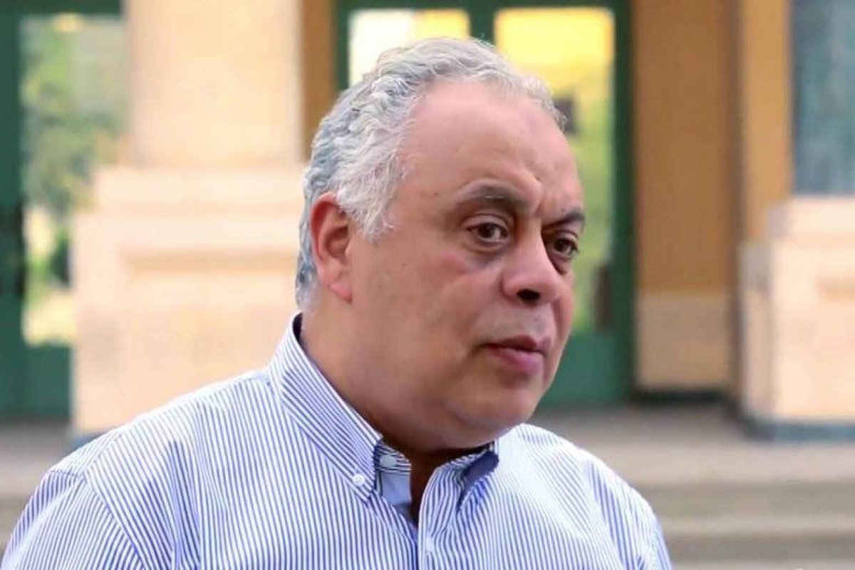 أشرف زكي منتقداً الشللية «200 ممثل شغالين و2000 قاعدين في البيت» البيان القارئ دائما