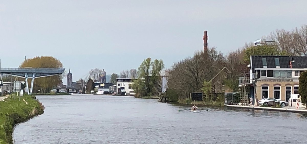 rvdelaak's tweet photo. Dit jaar vanwege #conona voor 2de keer geen ‘rondje Haarlemmermeer’ maar morgen wel een alternatieve #RingvaartRegatta. O.a. op Rijn-Schiekanaal tussen Leidschendam en Rotterdam waar 3 leden van #RVdeLaak in een skiff 2 keer heen en weer gaan varen. https://t.co/LWkf7oadKc 2/2 https://t.co/p5jzNYKKAl