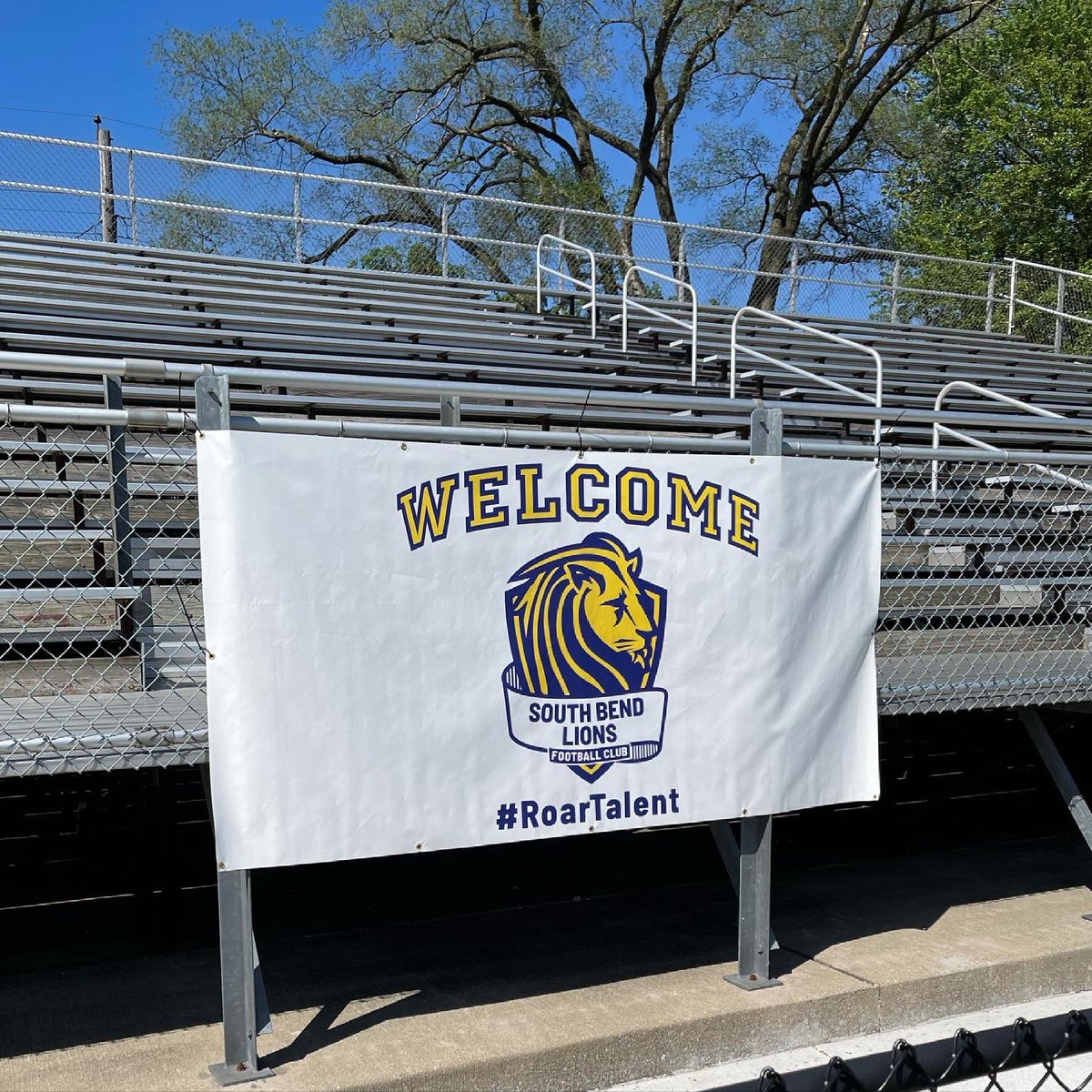 SBOrthopaedics's tweet photo. Good luck tonight @southbendlions!

Making history tonight in South Bend! Great evening to be on the sidelines. #athletictrainer #teamphysicians https://t.co/hKvH7VIz5B
