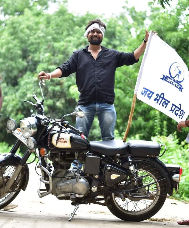 Voice_of_Tribes's tweet photo. तिलक, तराजू और तलवार ने मिलकर आज तक गरीब आदिवासियों के हक को ही मारा हैं ,कभी जमीन तो कभी मूर्ति के नाम पे ।।
#BHILPRADESH_STATE
@PMOIndia @TribalAffairsIn @MahendraJeet_ @ArjunBamaniya_ @roat_mla https://t.co/L43YZHU8vt