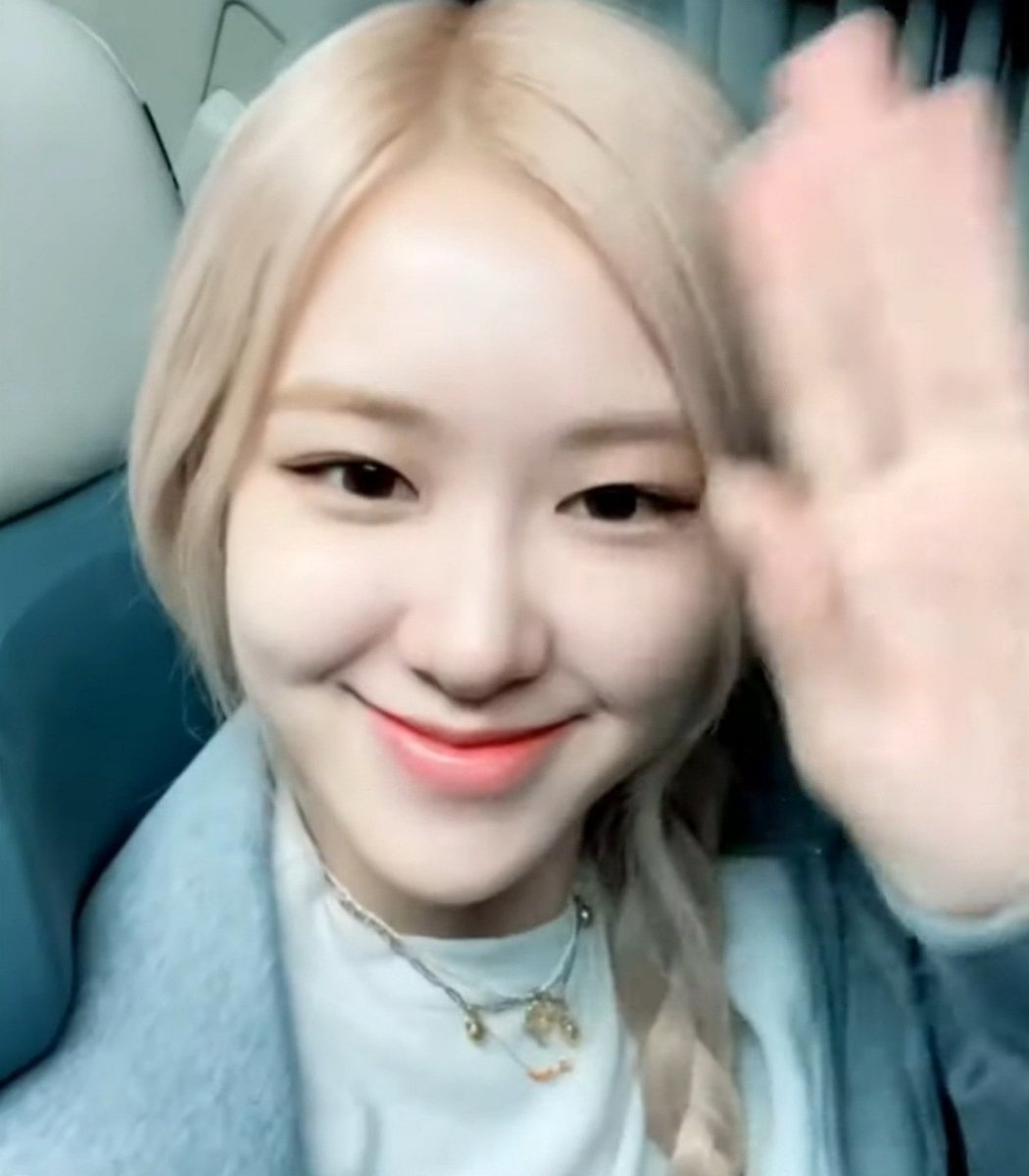 ᴄʏᴀɴ tweet media