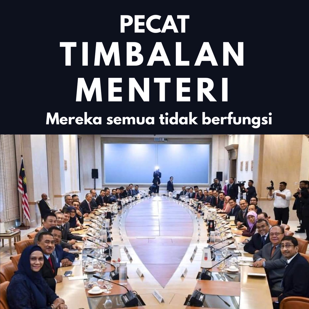 LagaCawan's tweet photo. Ramai sokong POTONG GAJI MENTERI. Tapi bagi TIMBALAN MENTERI rasanya PECAT lebih sesuai. Sebab tak nampak fungsi pun. 

 Setuju? https://t.co/wWENejAkJH