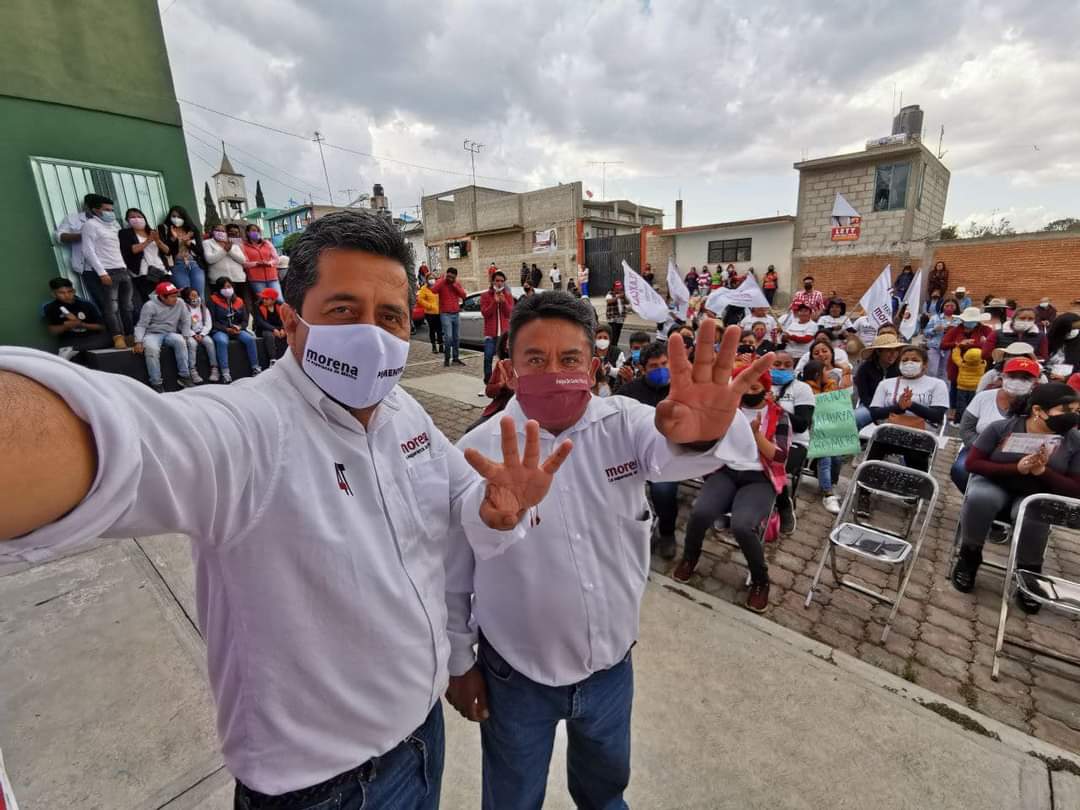 JCSantiagoP's tweet photo. Así se vive la fuerza de la #4T🚩 en este gran cierre de campaña con nuestro amigo #JuanRomero, próximo Presidente de Comunidad. 

Hoy más que nunca tenemos que actuar con firmeza y responsabilidad para elegir un gobierno honesto y de resultados. https://t.co/K31kR2vEqx