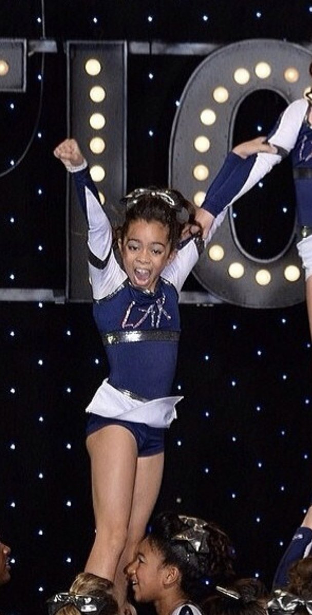 marijcar03's tweet photo. 8 year old mari never thought she would make it this far. 10 years later and I’m on my way to my senior szn. Last one best one with my dream team! Smoed 21-22 LETS GO!!!  #pabftb https://t.co/qmLZa4nwl1