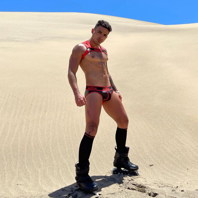 The road not taken ??
#dunas #maspalomas #grancanarias #latino #hot 
@outtox @Pollas_lefa3 @Reyallenking