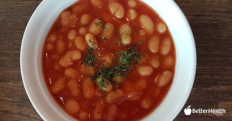BetterHealthGov's tweet photo. Beans make a quick &amp; easy breakfast that is filling &amp; warm on cooler mornings. Make a batch of home-made baked beans on the weekend or simply open a tin. Toast a slice of sourdough &amp; you are good to go. #BreakfastIsImportant

More breakfast ideas: https://t.co/y0btnNfJco
@Deakin https://t.co/yJktyNVVrF