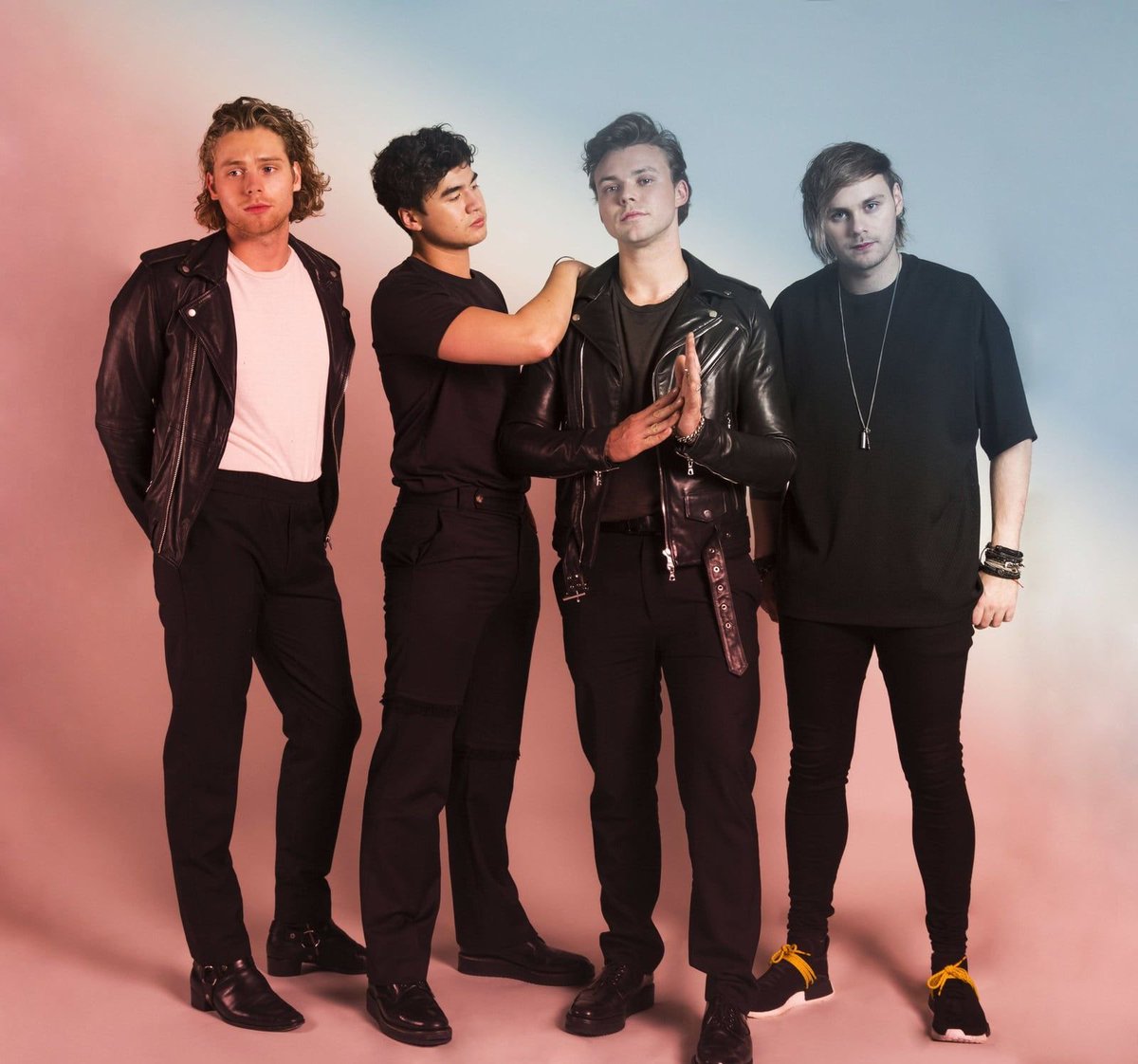 TopTenOfficial's tweet image. 🚨#ARTISTADELMES🚨

@5SOS 
@thedriverera 
@jonasbrothers 
@SebastianYatra 

vota con la frase:
ARTISTA DEL MES TOP TEN ES

TWEET,LIKE, RT= 20 VOTOS