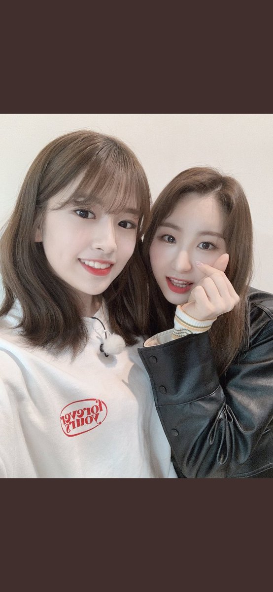 WIZONETWT's tweet photo. ⠀⠀⠀·ㅤᥫ᭡     ߸     nᥱw     *      up    𓂃    dᥲtᥱ    !     [  #VK9thCB + #AYAVK. ˒ 

Misa y Kirbie llegaron corriendo al comeback de estas chicas solo para gritarle a Saeko cuanto la amaban, muchas felicidades.💞 https://t.co/nZOecVWdhT