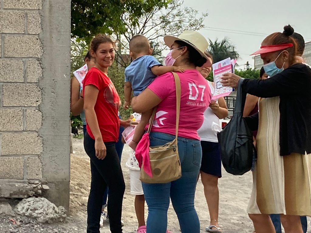 XimenaSorianoM's tweet photo. Los vecinos de la Col. Gabriel Tepepa nos manifestaron su apoyo y respaldo para este 6 de junio. Ellos, como todos los cuautlenses, estamos hartos de los mismos de siempre y hoy tenemos la posibilidad de ir juntos #PorUnaNuevaHistoria para #Cuautla, para rescatarla del abandono. https://t.co/3pPQ4OdVRc