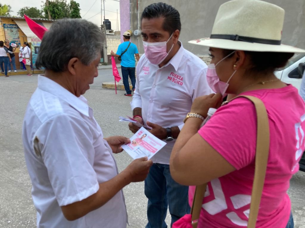 XimenaSorianoM's tweet photo. Los vecinos de la Col. Gabriel Tepepa nos manifestaron su apoyo y respaldo para este 6 de junio. Ellos, como todos los cuautlenses, estamos hartos de los mismos de siempre y hoy tenemos la posibilidad de ir juntos #PorUnaNuevaHistoria para #Cuautla, para rescatarla del abandono. https://t.co/3pPQ4OdVRc