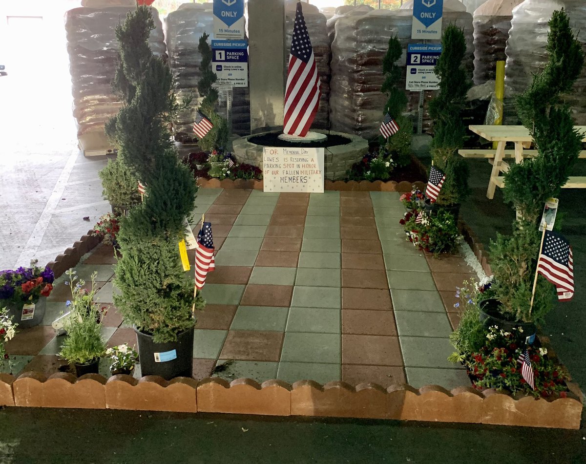 CQ_3095's tweet image. 🇺🇸 For Memorial Day weekend, Lowe’s reserves a parking space to Honor Our Fallen Heroes 🇺🇸 Shout to MASM Linell for putting this awesome presentation together! @BoltzBill @JoeMcFarland_ #ThankYou #TheCity #Lowes3095