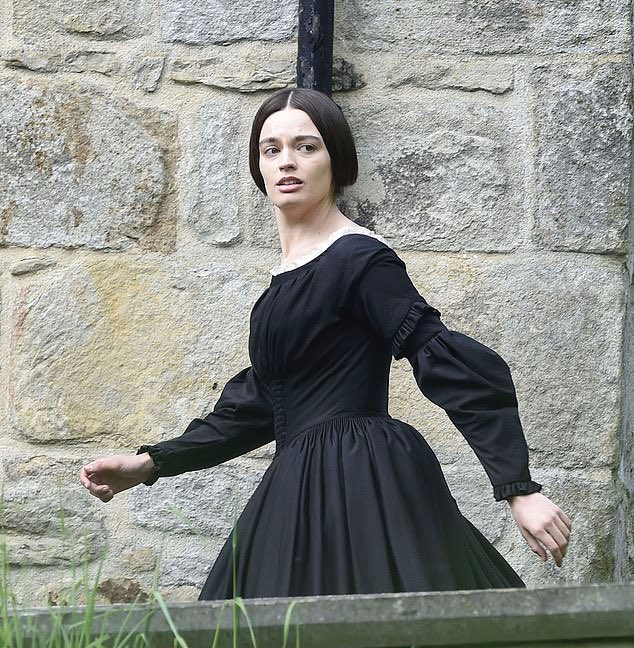 Emily, de Frances O'Connor : un biopic sur Emily Brontë avec Emma MacKey E2mJzA3XMAQi9iK?format=jpg&name=small