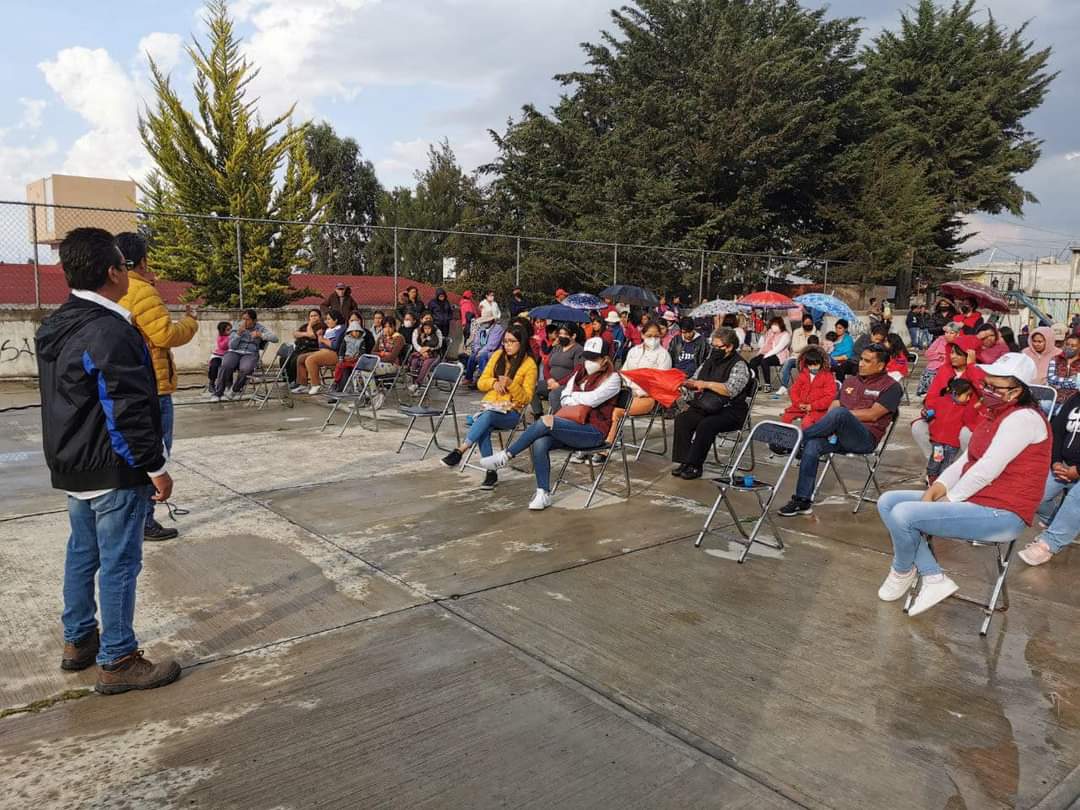 JCSantiagoP's tweet photo. Un VOTO por MORENA es un voto por la transformación de #Huamantla🚩.

Un gusto acompañar en este gran cierre de campaña en📍Pueblo de la Cruz, a nuestro próximo Presidente de Comunidad, Mario González Ramirez. https://t.co/eLSlpAf97E