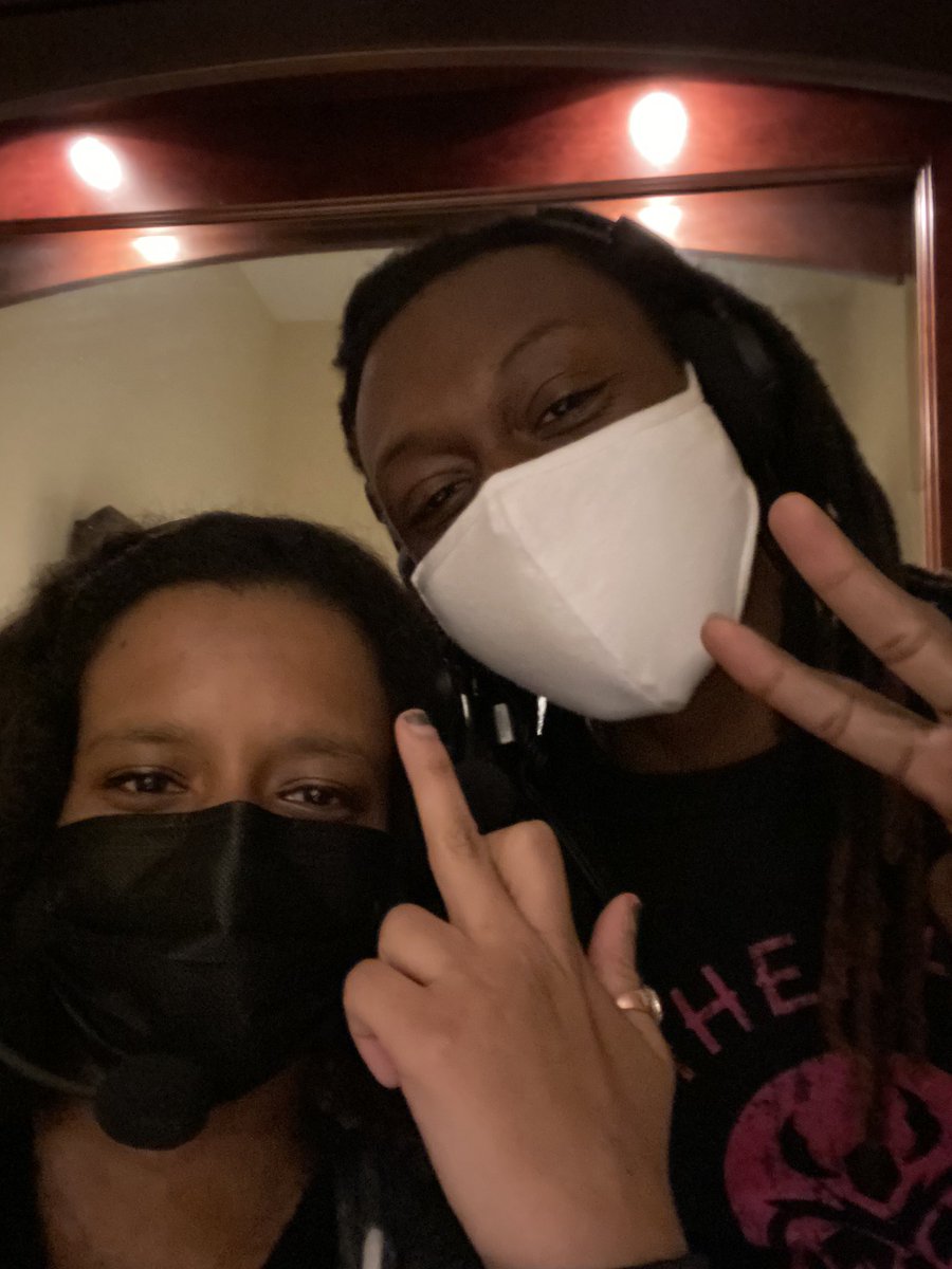 carolaltamonte's tweet photo. #crewismad but I gotta respect @queermessyah for smiling through the pain #thisamericanwife https://t.co/oc03iu1RDk