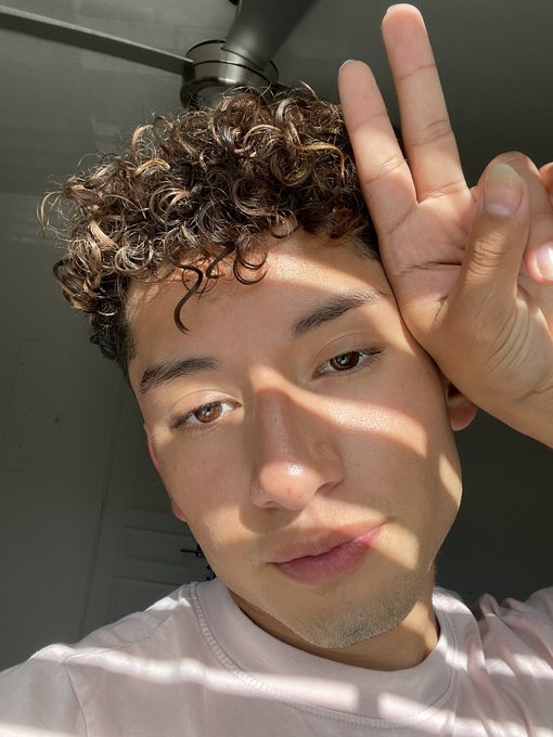🐥✌🏽 https://t.co/swRSZAWkev