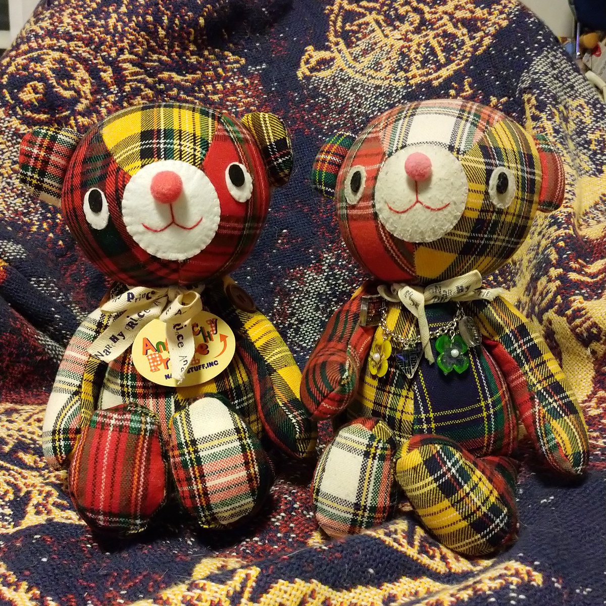mocchie919's tweet photo. じょせの兄弟が我が家に来ました!
メルカリで見つけた瞬間ポチッとやってましたw
柄が違うのは知ってたのだけど、サイズや表情までこんなに違うとは思いませんでした。
じょせはちょっと複雑な気持ちみたいだけど、仲良くね!
名前なんにしようかね?
#sinada #アナーキープリンス #くまとくま https://t.co/XIFDJNNu9E
