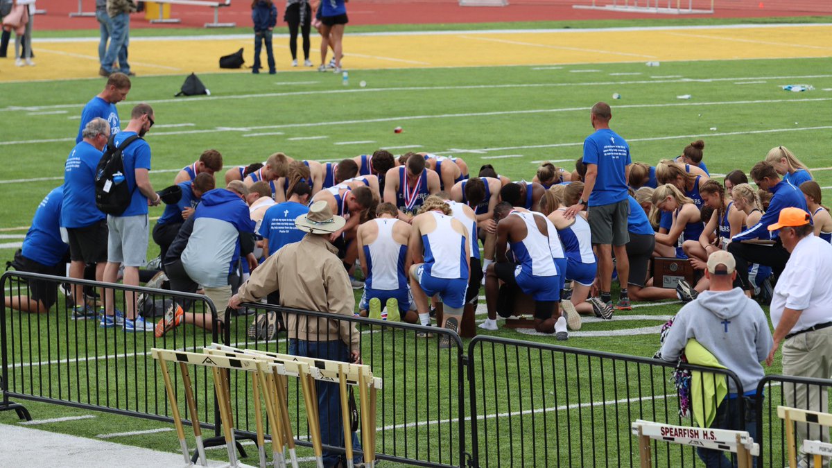 sfc_activities's tweet photo. @sfc_xc Congratulations to the combined boys and girls State A Champion track team! Boys won 1st place at State and girls take 4th. Chris Oostra and Isaac Davelaar are co-MVP's. What a great weekend for Charger track and field! #ToGodBeTheGlory https://t.co/JQRsk5CbfU