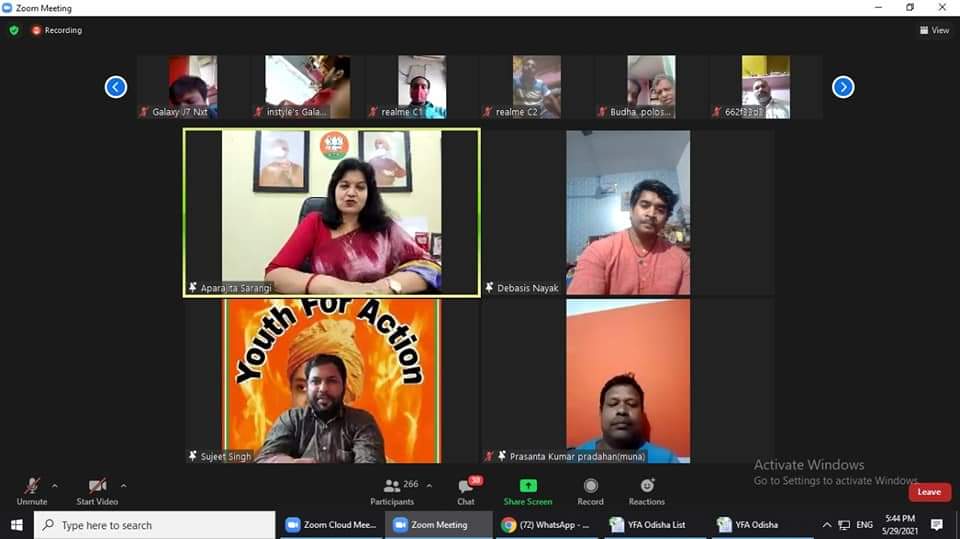 AprajitaSarangi's tweet photo. Was a pleasure to interact with more than 500 members of @Yfaodisha(Youth for Action)-a body of committed youth-yesterday.Heard many of them-their dreams &amp;  expectations.Talked of the need for tremendous hard work, a positive mindset &amp; touching the lives around us.Miles to go. https://t.co/X6q6UmBIGi