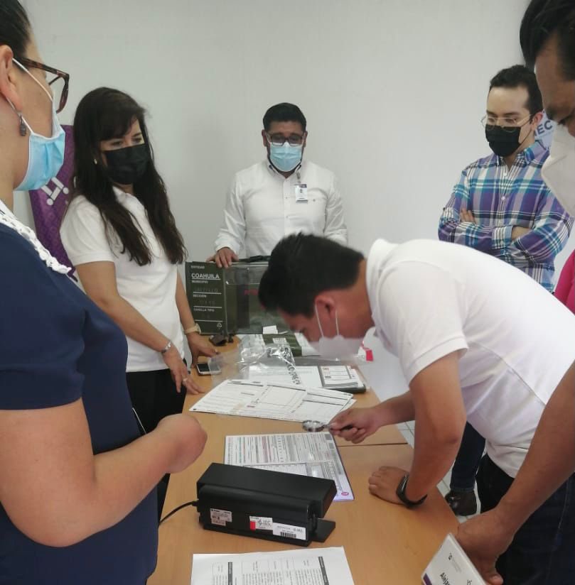 IECoahuila's tweet photo. #ComitésMunicipales celebran sesión extraordinaria, donde verifican medidas de seguridad en boletas y actas electorales.  #6DeJunio #SeguroVotamos https://t.co/L7EsP0T8xA