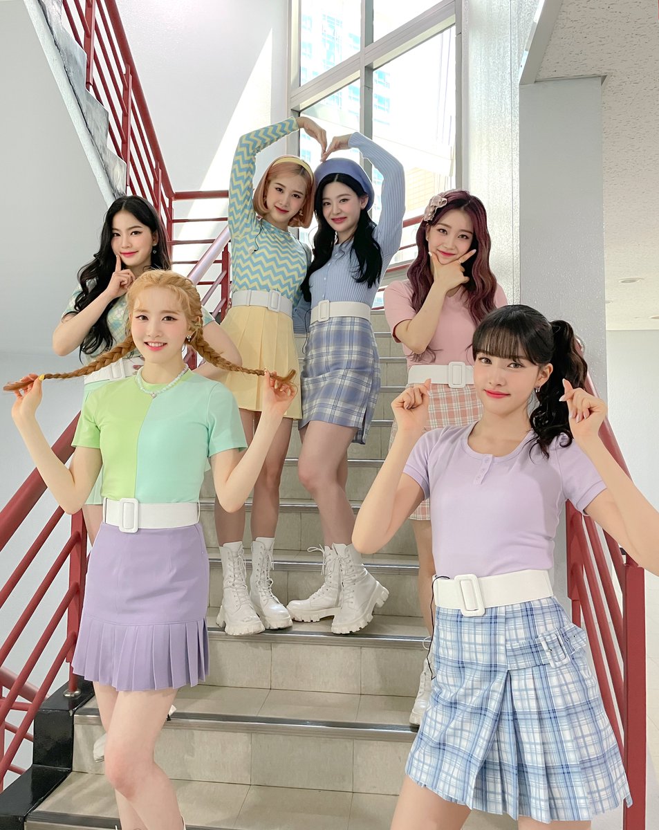iSWYOON's tweet photo. las amo mucho, agradezco tanto y estoy feliz de haberlas conocido porque me traen mucha felicidad, es tan bonito poder estar aquí desde el inicio y verlas crecer, desde ya estoy orgullosa de ustedes +

HAPPY 200 DAYS STAYC
#스테이씨의_스윗한_200일
#STAYC200DAY @STAYC_official https://t.co/pCdINFFDbs