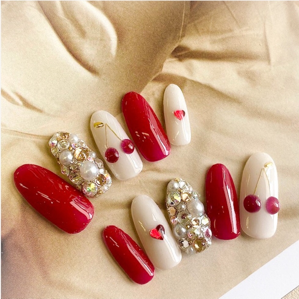 ネイルサロンmarch V Twitter おはようございます 徳島店です 今日はデザインアートコースより さくらんぼ ネイルをご紹介させて頂きます さくらんぼのアートと ネイルのカラーが相性抜群ですね ストーンの埋め尽くしがアクセントになってお洒落感up