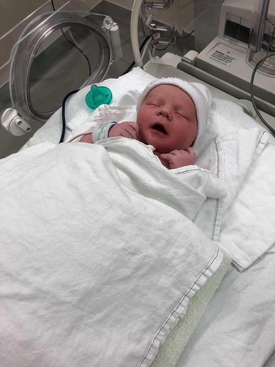 あかほっぺ とうとう伯母になってしまいました めっちゃ可愛いです 赤ちゃん誕生おめでとう 義妹もお疲れ様 私も子供欲しい そしてさすが欧米人 新生児なのに既に高い鼻と 二重が羨ましいですw I Just Became An Aunt With Our Super