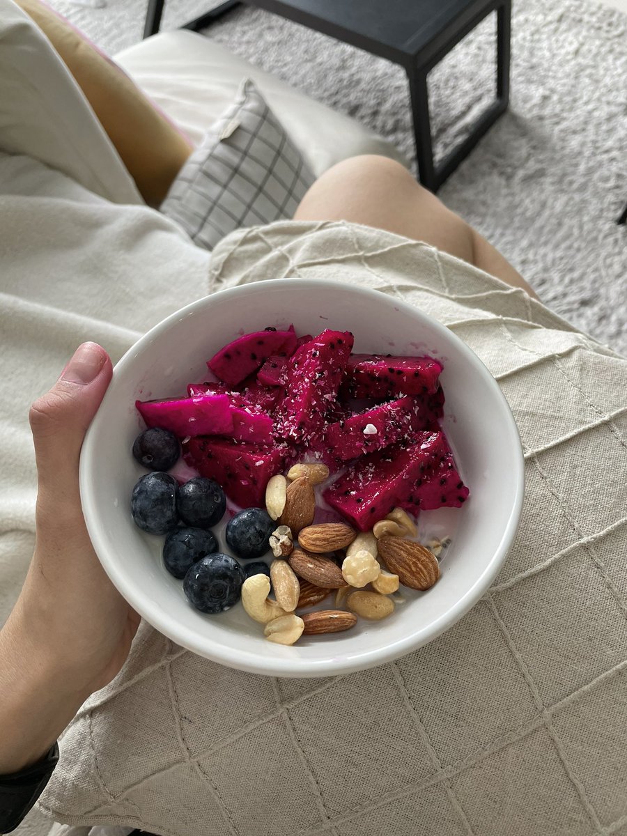 elicelow's tweet photo. Breakie time! 
#breakfast 
#oatmeal
#foodie https://t.co/BBeiZfaSfV