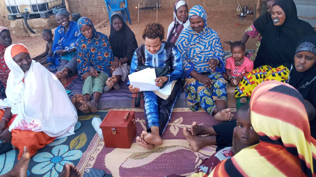 GhislaineGatho's tweet photo. C’était un plaisir de participer à la réunion hebdomadaire de l’association des femmes déplacées du site PDIs de Barbe2 à #MOPTI ce samedi 29 mai 21. La #cohésionSociale était au centre de nos échanges. #EnsemblePourLaPaix au #Mali. https://t.co/mcAdk3JdsQ