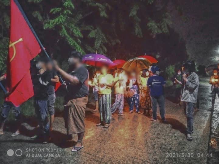 xiaofeichan's tweet photo. Dawn protest in Dawei

Residents in Dawei ,Tanintharyi Region continued their daily anti-coup protests today (May 30). 

#May30Coup #WhatsHappeningInMyanmar https://t.co/W0uNbLb7aS