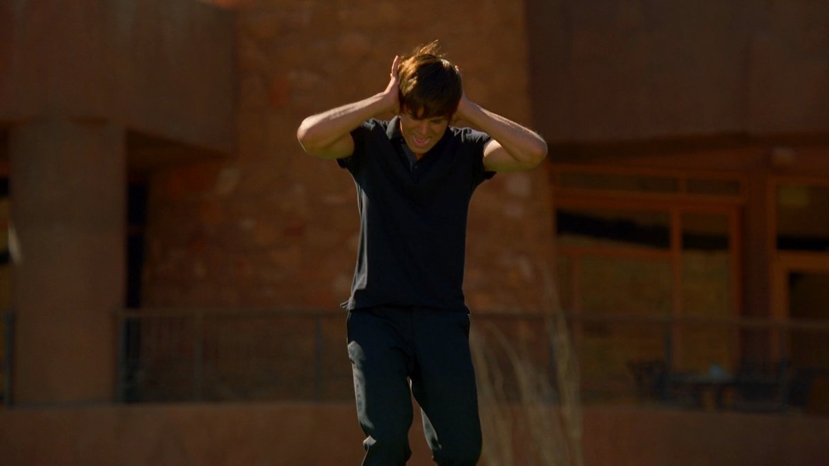 katnissong's tweet photo. o único personagem que entenderia o meu nível de estresse emocional nesse momento seria o troy bolton https://t.co/xXlAL1PsOg