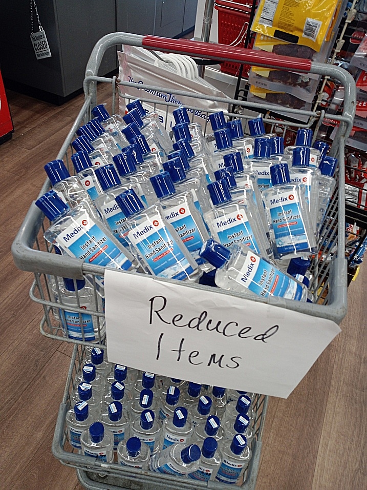 c23_vicky's tweet image. I want to take this as a sign of there being a light at the end of the tunnel, not that people are just stopping keeping their hands clean! #handSanitizer #pandemic  #signOfTheTimes