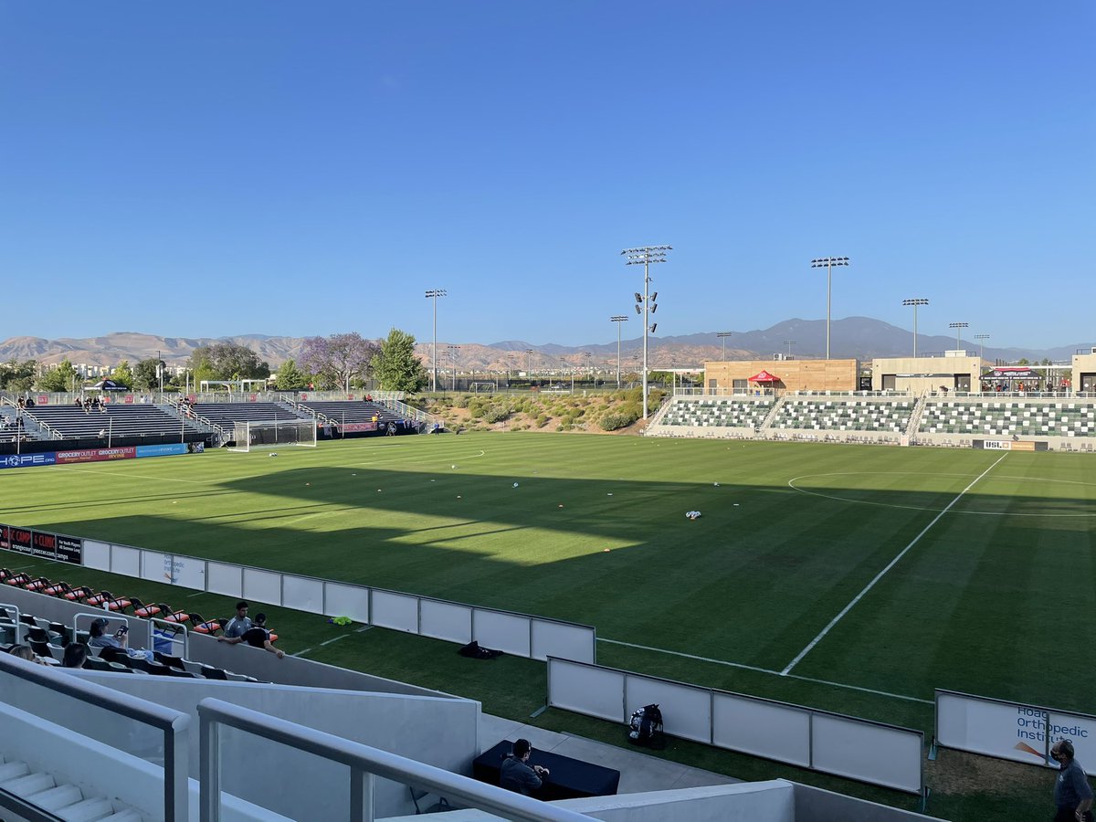 rob4493's tweet photo. Damn it feels good to be at fútbol event again. @orangecountysc vs @LAGalaxy
#soccer #futbol #soccertwitter #LAGalaxy #OrangeOrNothing #fivepoint https://t.co/sX6EQ4W3Jz
