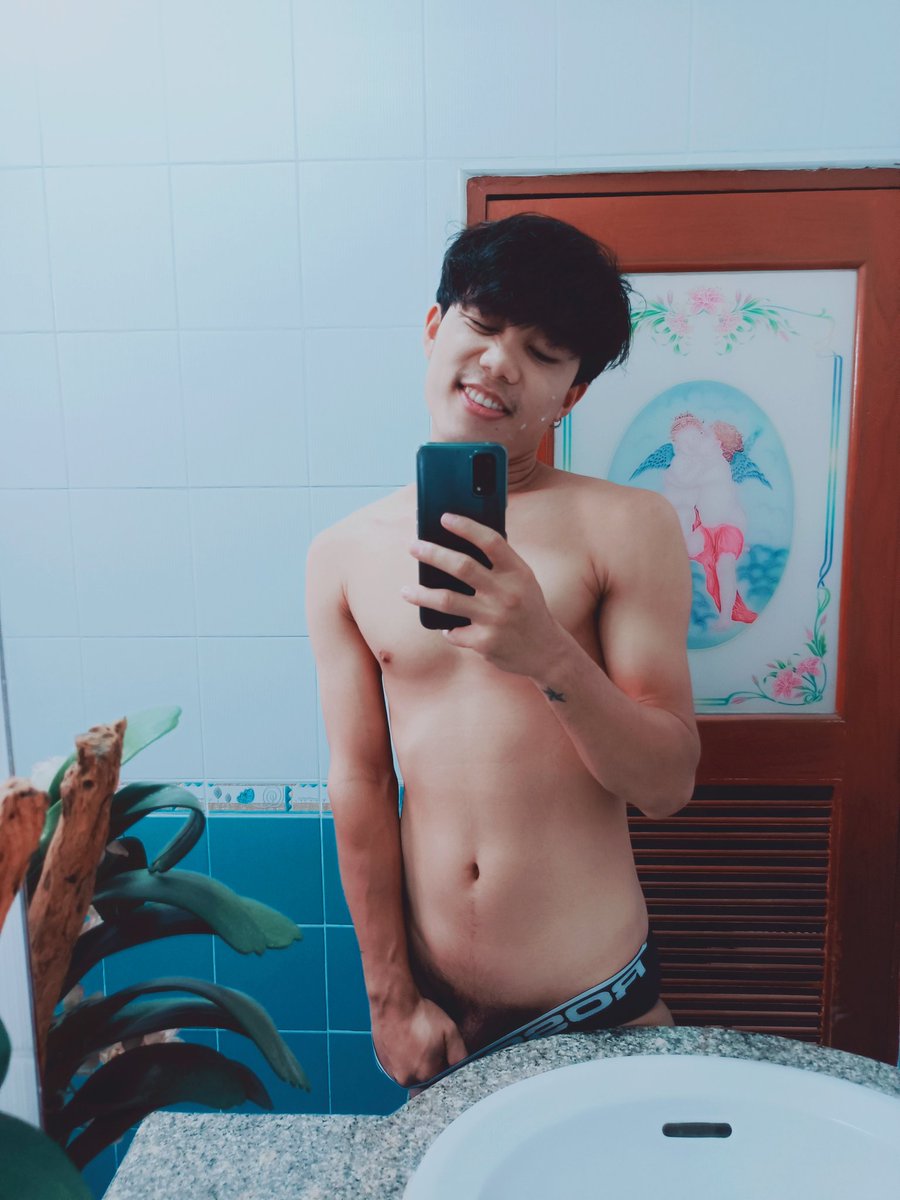 MinLinNaing5's tweet photo. ဘယ္သူ႔အခ်စ္ေတာ္လဲ 😁 https://t.co/rh7RHWadfd
