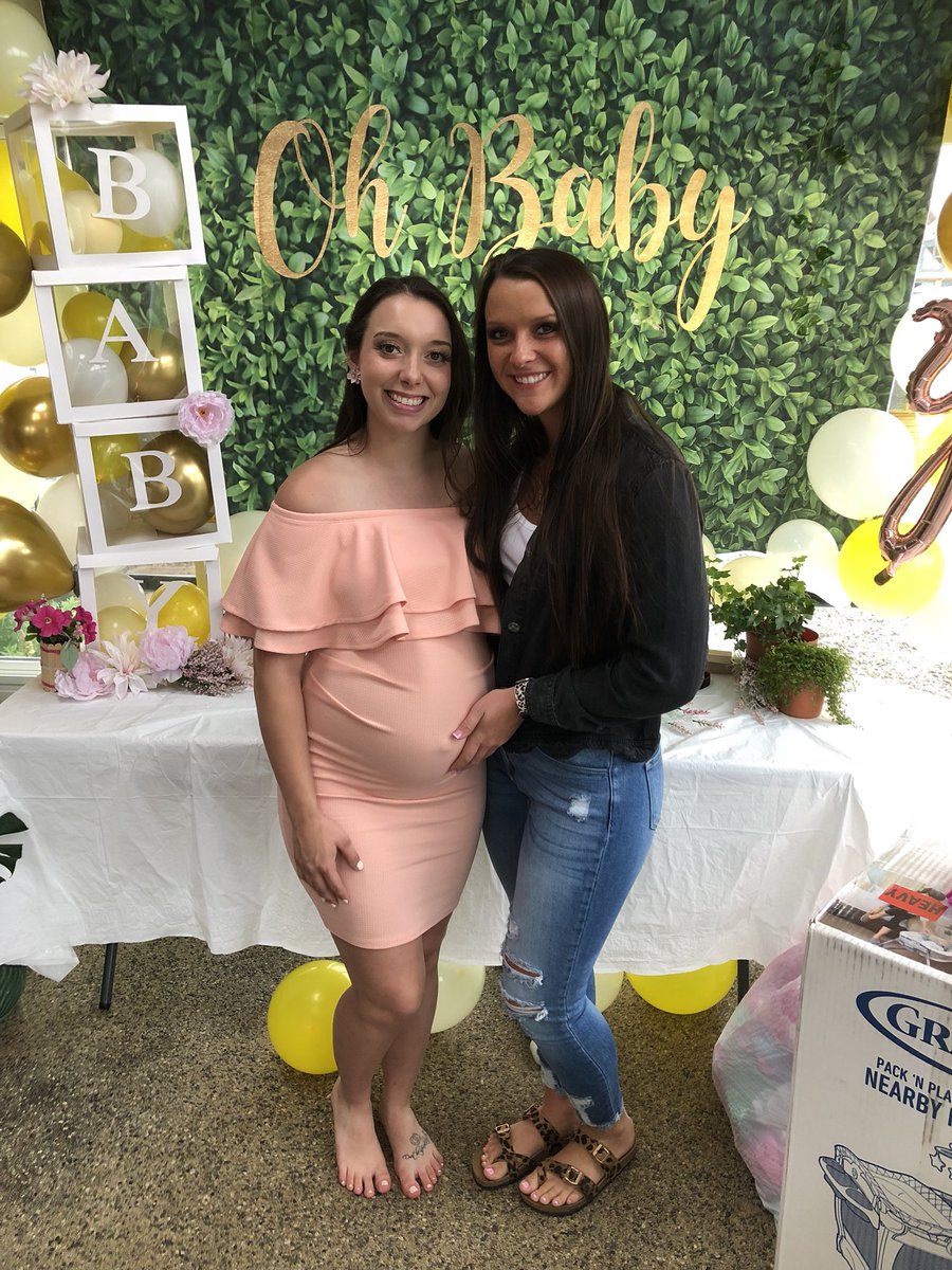 ShelbeeStidom's tweet photo. Loved celebrating this beautiful baby momma today 👶🏼 💞 https://t.co/CFn9sdNZS2