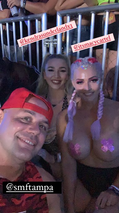 What&rsquo;s your #MemorialDayWeekend2021 look like mines with @ItsMacyCartel and @KSLibraryGirl https://t<a href="/tag/memorialdayweekend2021"class="tags">#MemorialDayWeekend2021</a>