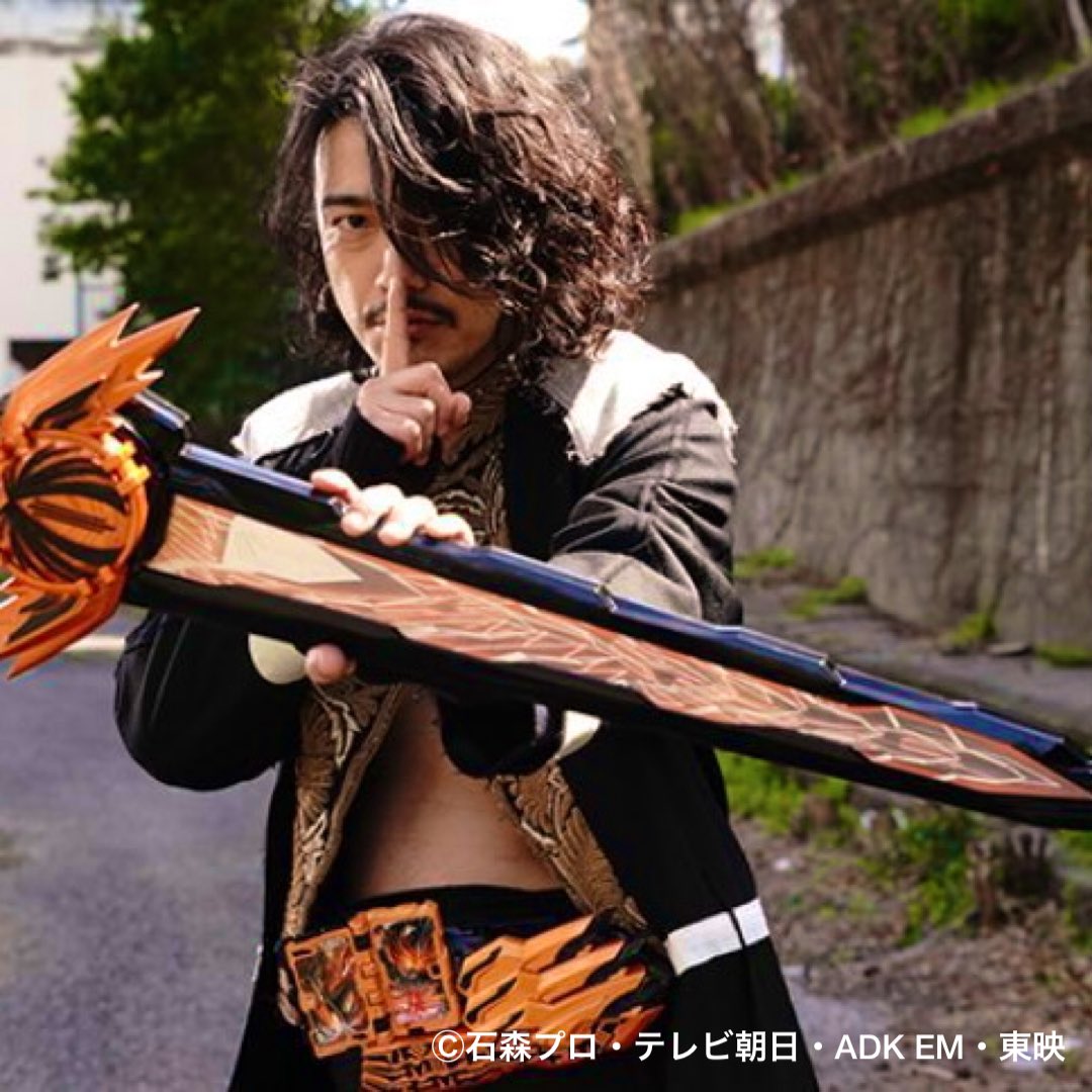劇場短編 仮面ライダーセイバー 不死鳥の剣士と破滅の本 年12月18日公開 からの第34章 目を覚ます不死の剣士 登場 Togetter