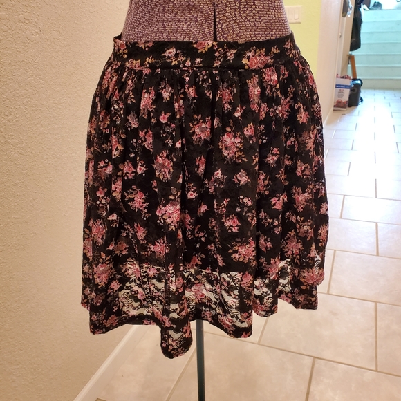 So good I had to share! Check out all the items I'm loving on <a href="/Poshmarkapp/">Poshmark</a> #poshmark #fashion #style #shopmycloset #mine #rue21 #forever21: posh.mk/w5Ki5SVGFgb