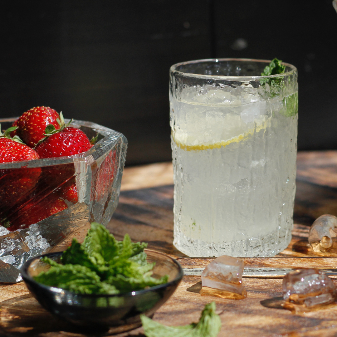 vitreluxe's tweet photo. Lemonade season is coming up! Make the most of your lemonade by adding seasonal ingredients like strawberries, mint, or even lavender. Mix in a splash of vodka or rum and you've got a breezy summer cocktail.
Hot tip: Lemonade automatically tastes better in our Stump Cups! 
-
-
- https://t.co/Ms5EG24mg8