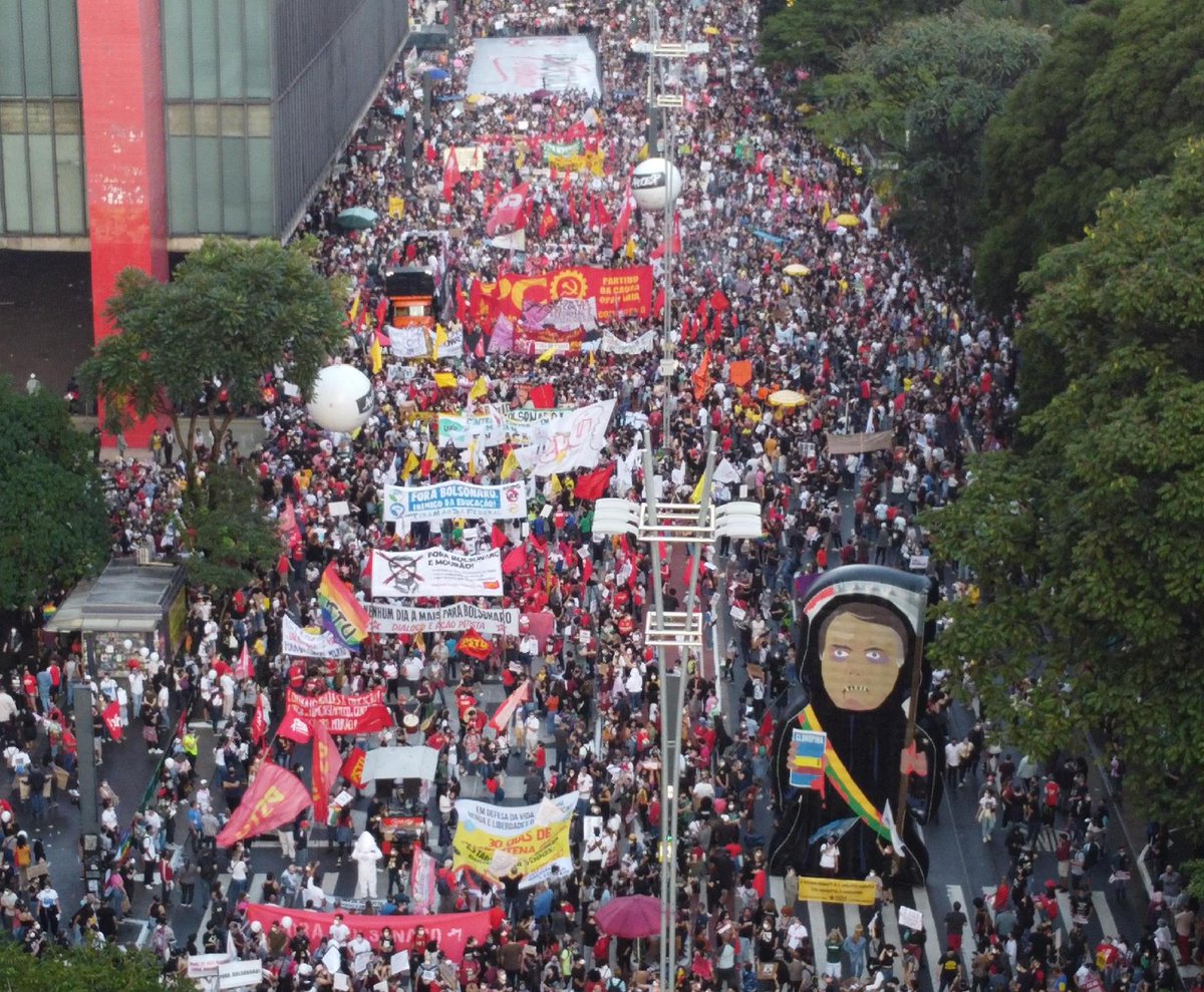 shadowcatrj's tweet photo. É melhor Jair se acostumando a cair na sarjeta Bolsonaro !!! Sua batata tá assando... #29MForaBolsonaro
#29MPovoNasRuas
#EuDefendoAUFRJ
#EuDefendoAUFF https://t.co/DDNTTf45cd