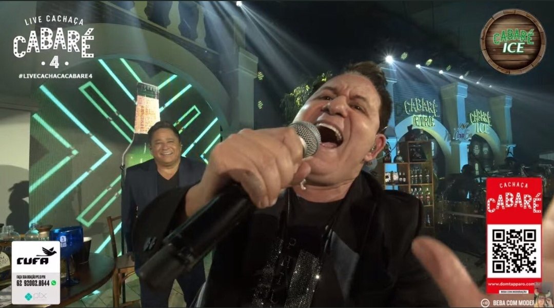 maocarol's tweet photo. O MARRONE CANTANDO BRASIL QUE MOMEEEEENTO kkkkkkk e o Leonardo rachando o bico
 #LiveCachacaCabare4 https://t.co/z1DwFLN4zn