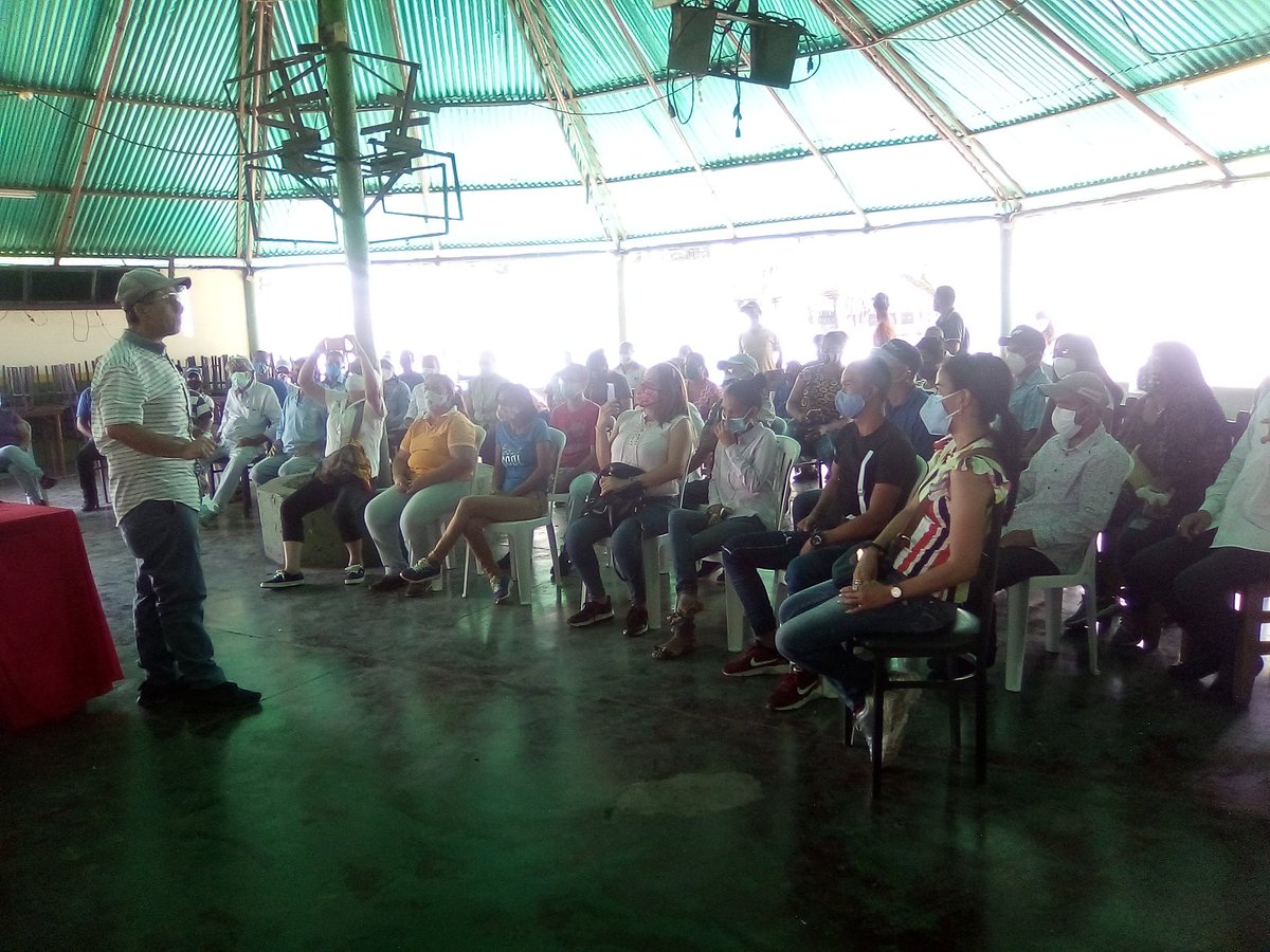 ADOrgPiar's tweet photo. #29May Gran asamblea de ciudadanos, organizando y juramentando el comité local de la pquia La Toscana #Piar2, dirigida por la Sec. Gral. Caracciola Veliz, en compañía de la dirigencia de @ADOrgMonagas y nuestro lider @PieroMaroun
@sandraalfaro
@ADemocratica
@prospericarlos https://t.co/9l3fXsXGTl