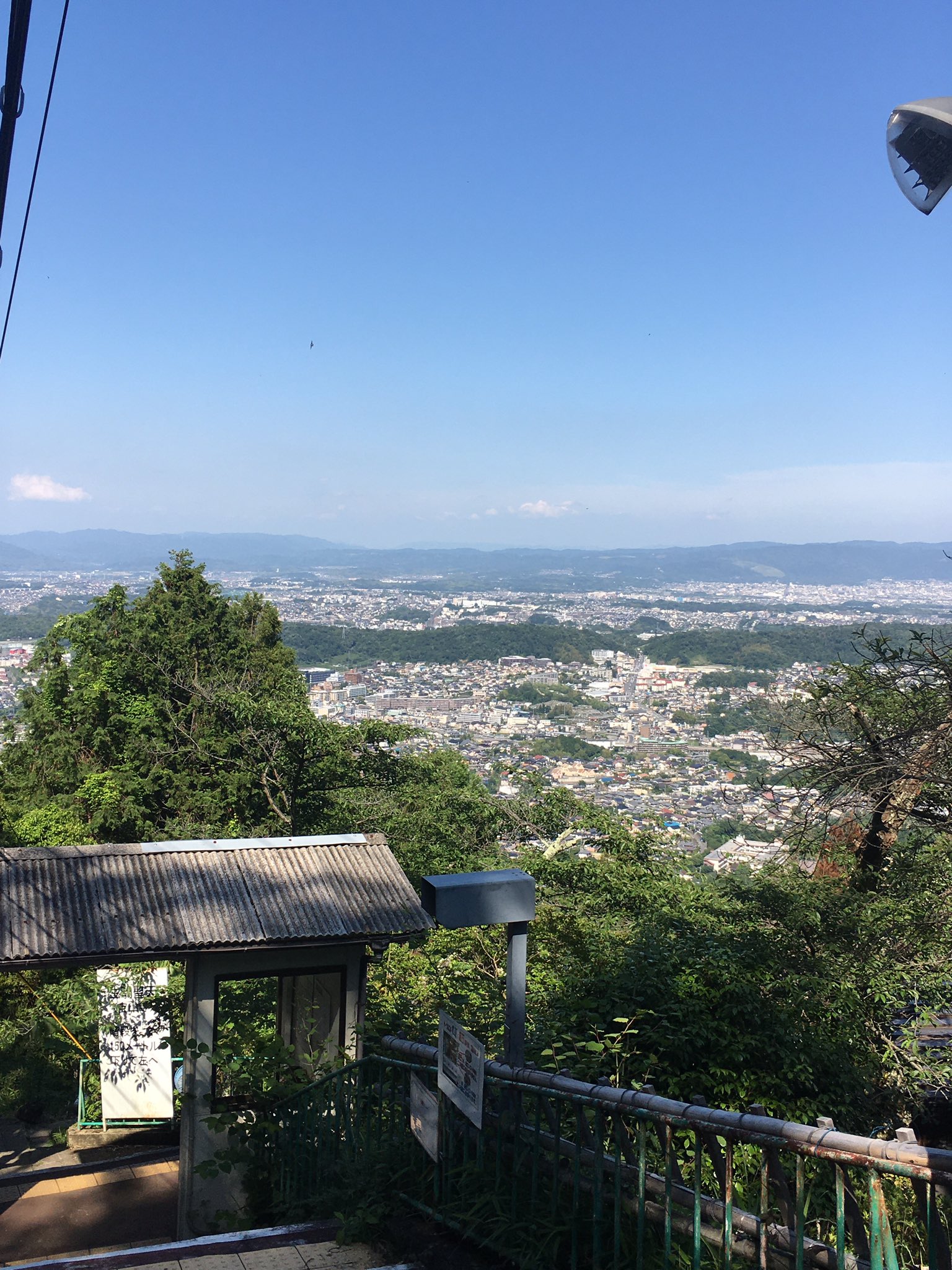万葉ケネ 満月と近鉄 聖地コメント 3 岩谷の滝 への道 1枚目の立て札の下に 小説 満月と近鉄 の滝道 と添え書きされています 私と同じことを考えて聖地巡礼に来る人が多いのかもしれませんね 満月と近鉄 奈良 前野ひろみち