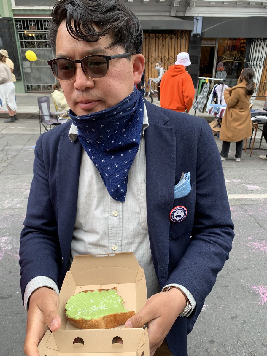 Bobakkabob37's tweet photo. Got some delicious banana bread and a coffee from #SweetGlory on Larkin, while @ericmkingsbury and @chasellee got some delicious cake 

#SmallBizChallenge https://t.co/s8b05Edv1F