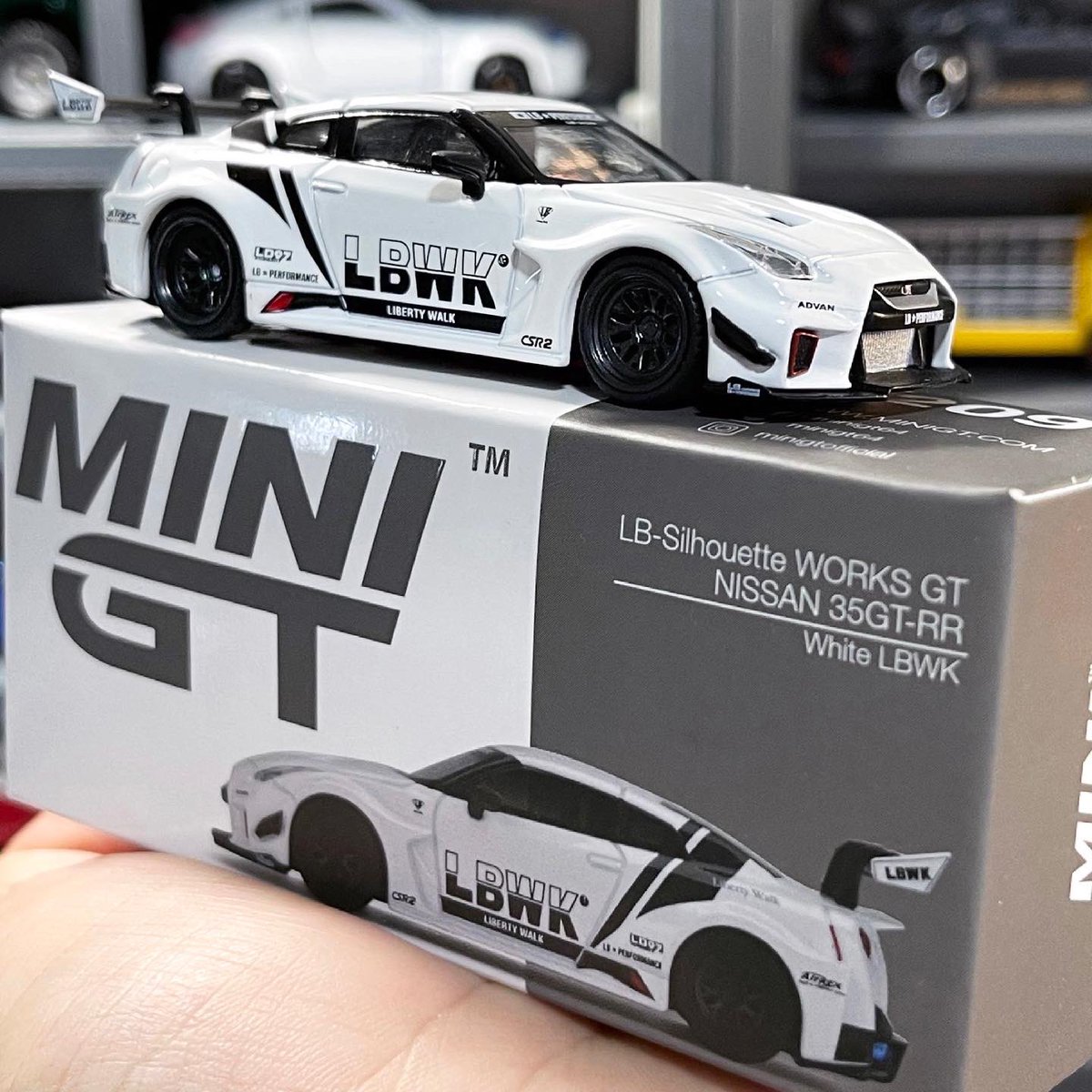 HotKustoms's tweet photo. ⚪️ or 🔴? LBWK 35GT-RR?
#minigt64 #lbwk #lbworks #libertywalk #nissan35gtrr #toyeast #nissangtr @MINIGT64 https://t.co/ztgIC7yor1