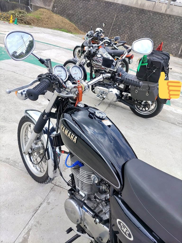 miwmiw__11's tweet photo. 目的地着いた～(´∀`)󾭠
#バイクの駅
#ROUTE51
#SR400
#HarleyDavidson
#ノペ子
#グラ子 https://t.co/J5opf0i9Oq